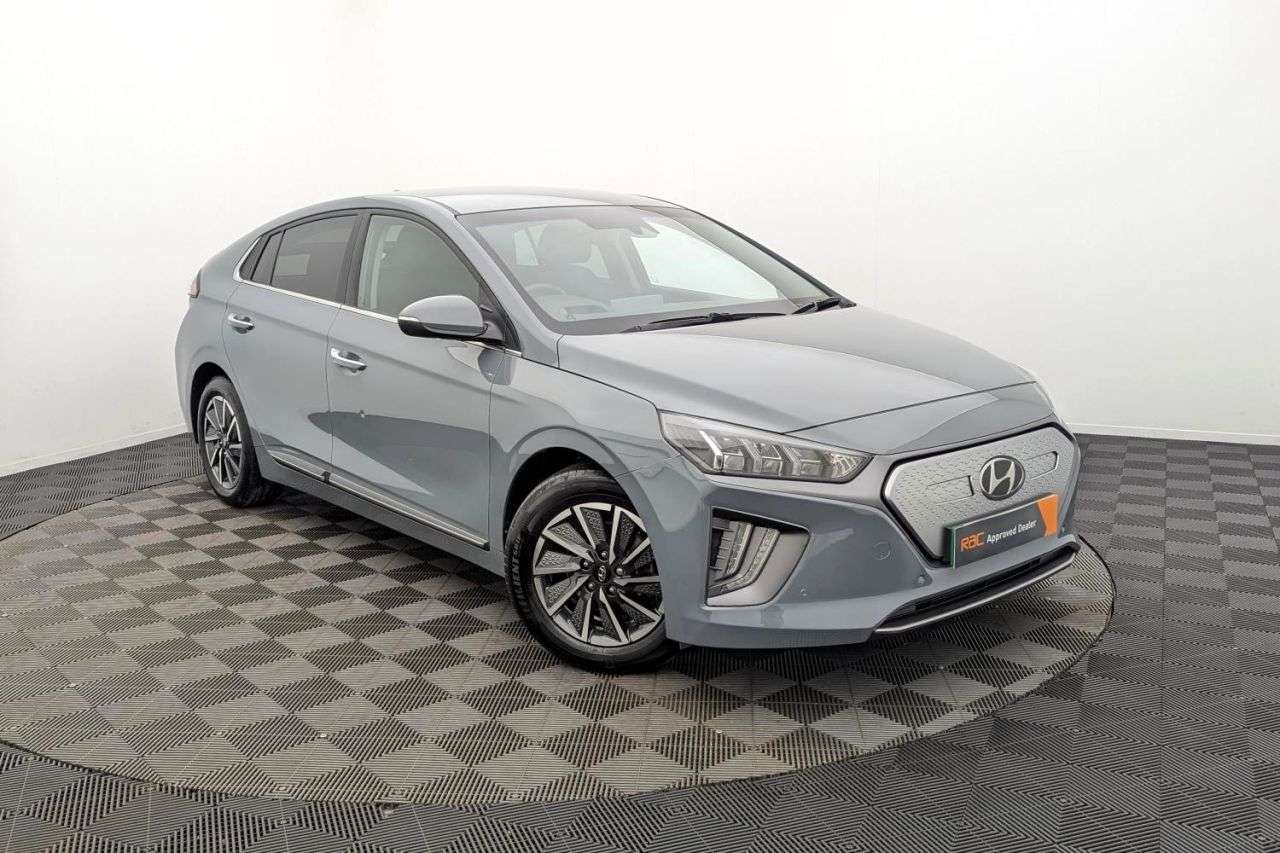 A 2022 HYUNDAI IONIQ 38.3kWh Premium SE Hatchback 5dr Electric Auto (136 ps) Award Winning 5 Sta A 2022 HYUNDAI IONIQ 38.3kWh Premium SE Hatchback 5dr Electric Auto (136 ps) Award Winning 5 Sta