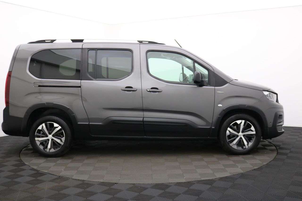 A 2020 PEUGEOT RIFTER 1.5 BlueHDi GT Line Long MPV 5dr Diesel EAT Euro 6 (s/s) (130 ps) Award Win A 2020 PEUGEOT RIFTER 1.5 BlueHDi GT Line Long MPV 5dr Diesel EAT Euro 6 (s/s) (130 ps) Award Win