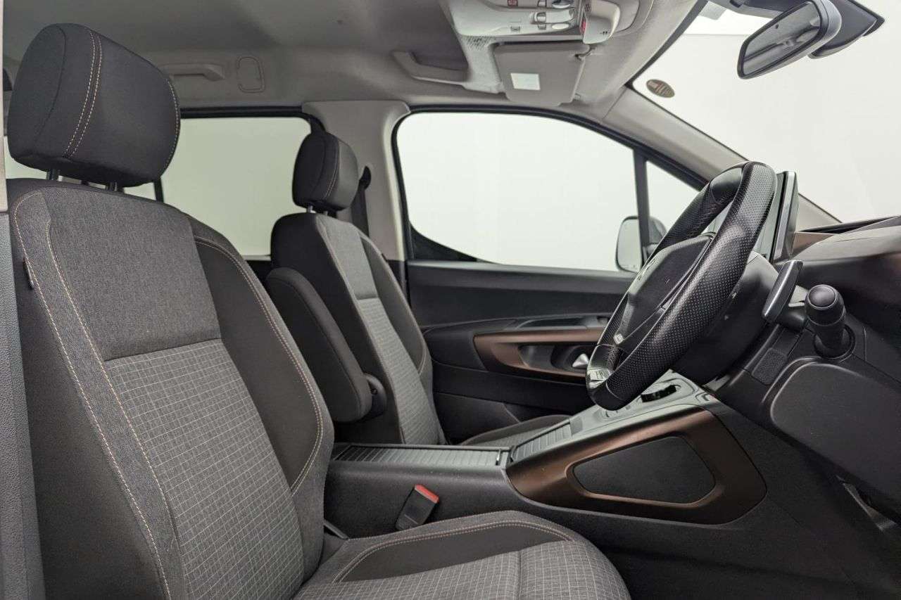 A 2020 PEUGEOT RIFTER 1.5 BlueHDi GT Line Long MPV 5dr Diesel EAT Euro 6 (s/s) (130 ps) Award Win A 2020 PEUGEOT RIFTER 1.5 BlueHDi GT Line Long MPV 5dr Diesel EAT Euro 6 (s/s) (130 ps) Award Win