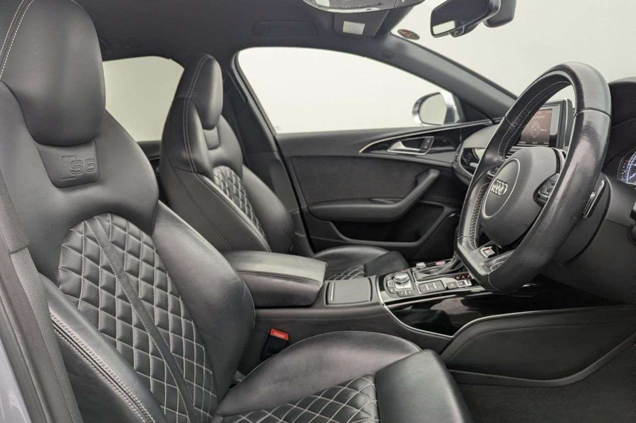 A 2018 AUDI S6 AVANT 4.0 TFSI V8 Black Edition Estate 5dr Petrol S Tronic quattro Euro 6 (s/s) ( A 2018 AUDI S6 AVANT 4.0 TFSI V8 Black Edition Estate 5dr Petrol S Tronic quattro Euro 6 (s/s) (