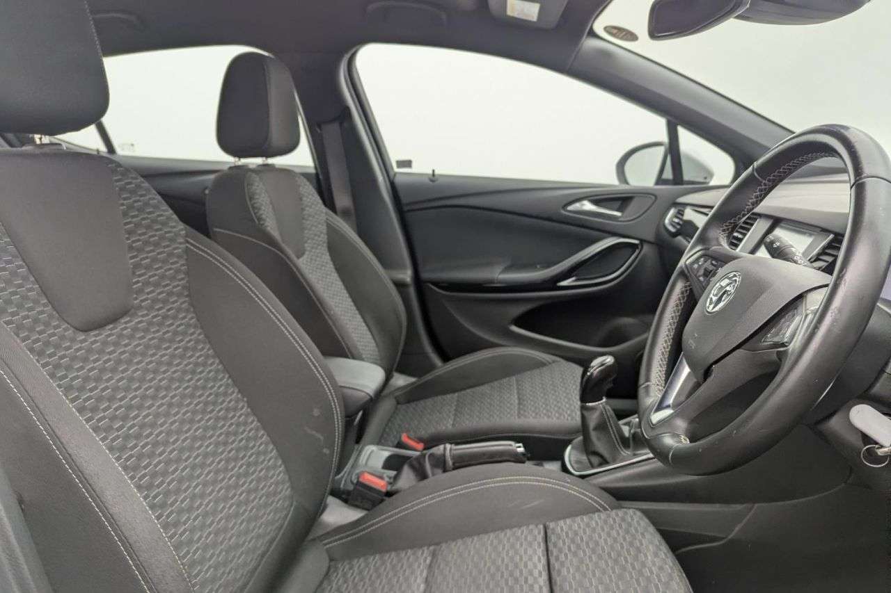 A 2019 VAUXHALL ASTRA 1.4i Turbo SRi VX Line Nav Hatchback 5dr Petrol Manual Euro 6 (s/s) (150 ps A 2019 VAUXHALL ASTRA 1.4i Turbo SRi VX Line Nav Hatchback 5dr Petrol Manual Euro 6 (s/s) (150 ps