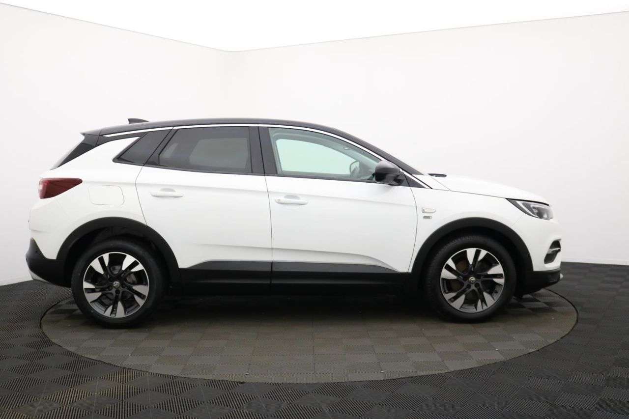A 2020 VAUXHALL GRANDLAND X 1.2 Turbo Griffin SUV 5dr Petrol Manual Euro 6 (s/s) (130 ps) Award Winning A 2020 VAUXHALL GRANDLAND X 1.2 Turbo Griffin SUV 5dr Petrol Manual Euro 6 (s/s) (130 ps) Award Winning