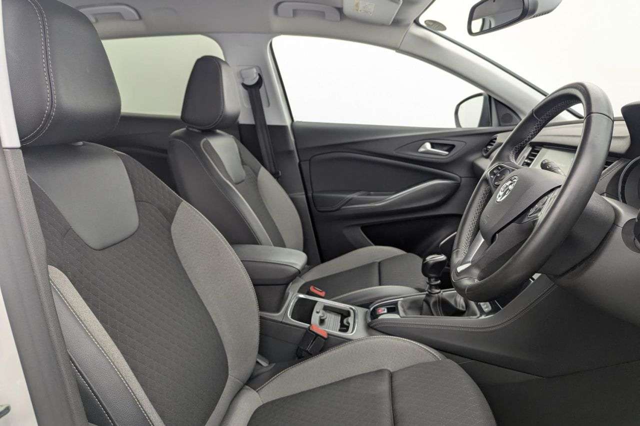 A 2020 VAUXHALL GRANDLAND X 1.2 Turbo Griffin SUV 5dr Petrol Manual Euro 6 (s/s) (130 ps) Award Winning A 2020 VAUXHALL GRANDLAND X 1.2 Turbo Griffin SUV 5dr Petrol Manual Euro 6 (s/s) (130 ps) Award Winning