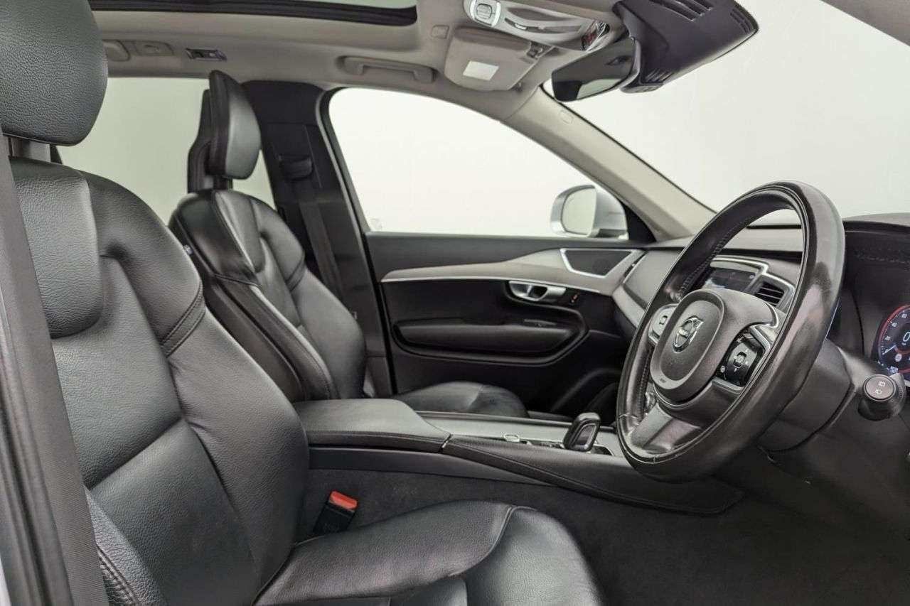 A 2019 VOLVO XC90 2.0 B5 MHEV Momentum SUV 5dr Diesel Hybrid Auto 4WD Euro 6 (s/s) (235 ps) A A 2019 VOLVO XC90 2.0 B5 MHEV Momentum SUV 5dr Diesel Hybrid Auto 4WD Euro 6 (s/s) (235 ps) A