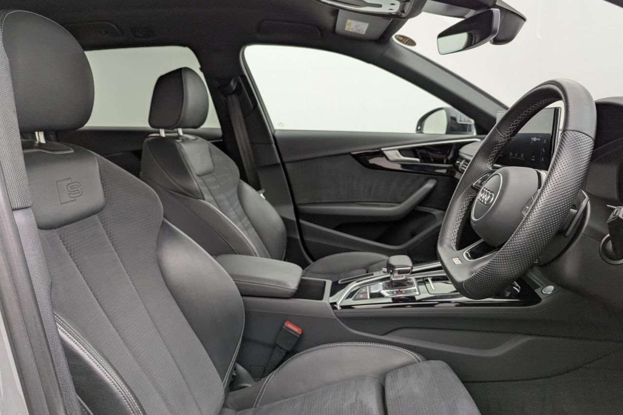 A 2022 AUDI A4 AVANT 2.0 TDI 35 Black Edition Estate 5dr Diesel S Tronic Euro 6 (s/s) (163 ps) A A 2022 AUDI A4 AVANT 2.0 TDI 35 Black Edition Estate 5dr Diesel S Tronic Euro 6 (s/s) (163 ps) A