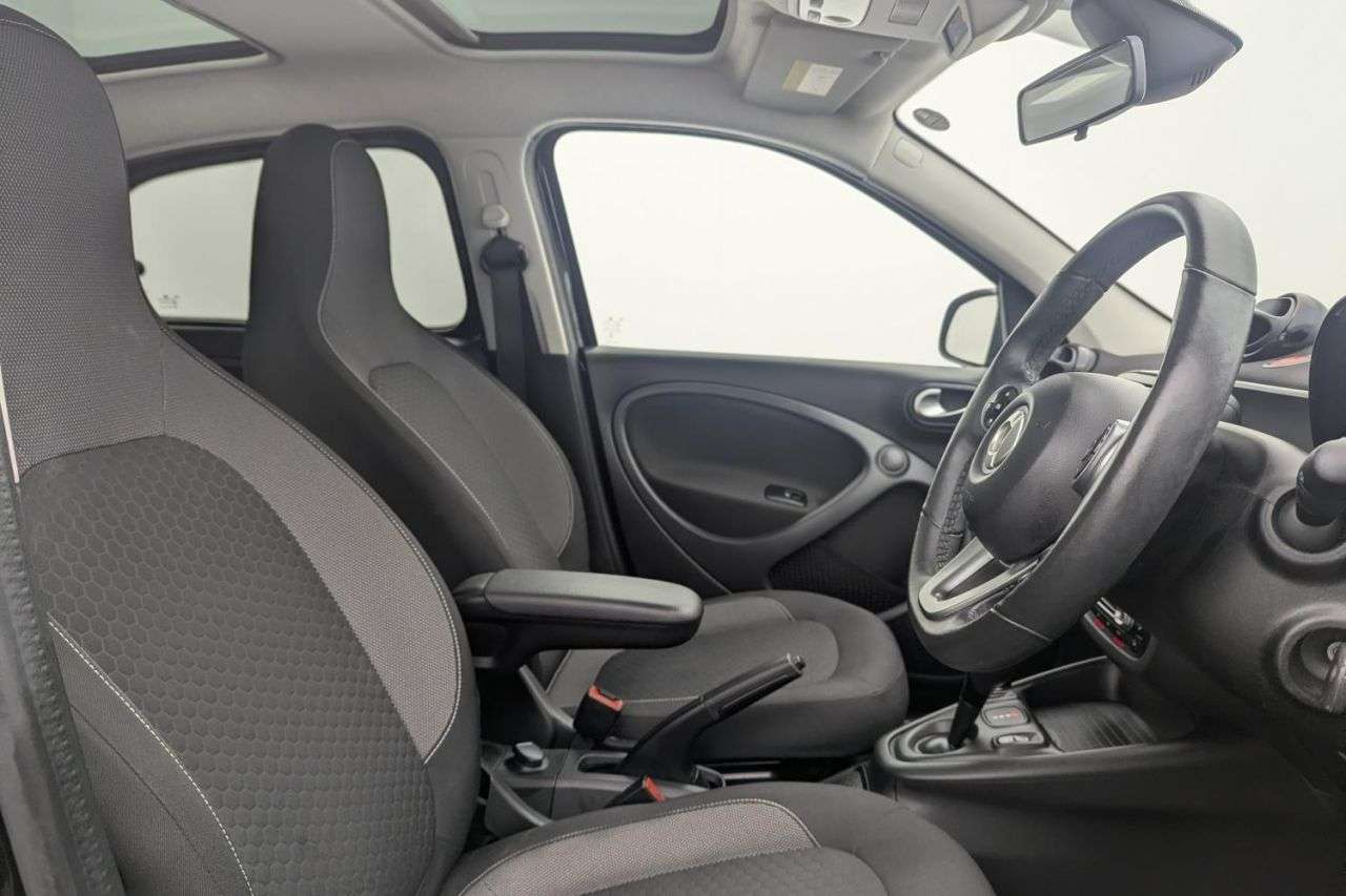A 2021 SMART FORFOUR 17.6kWh Premium Hatchback 5dr Electric Auto (22kW Charger) (82 ps) Award Wi A 2021 SMART FORFOUR 17.6kWh Premium Hatchback 5dr Electric Auto (22kW Charger) (82 ps) Award Wi