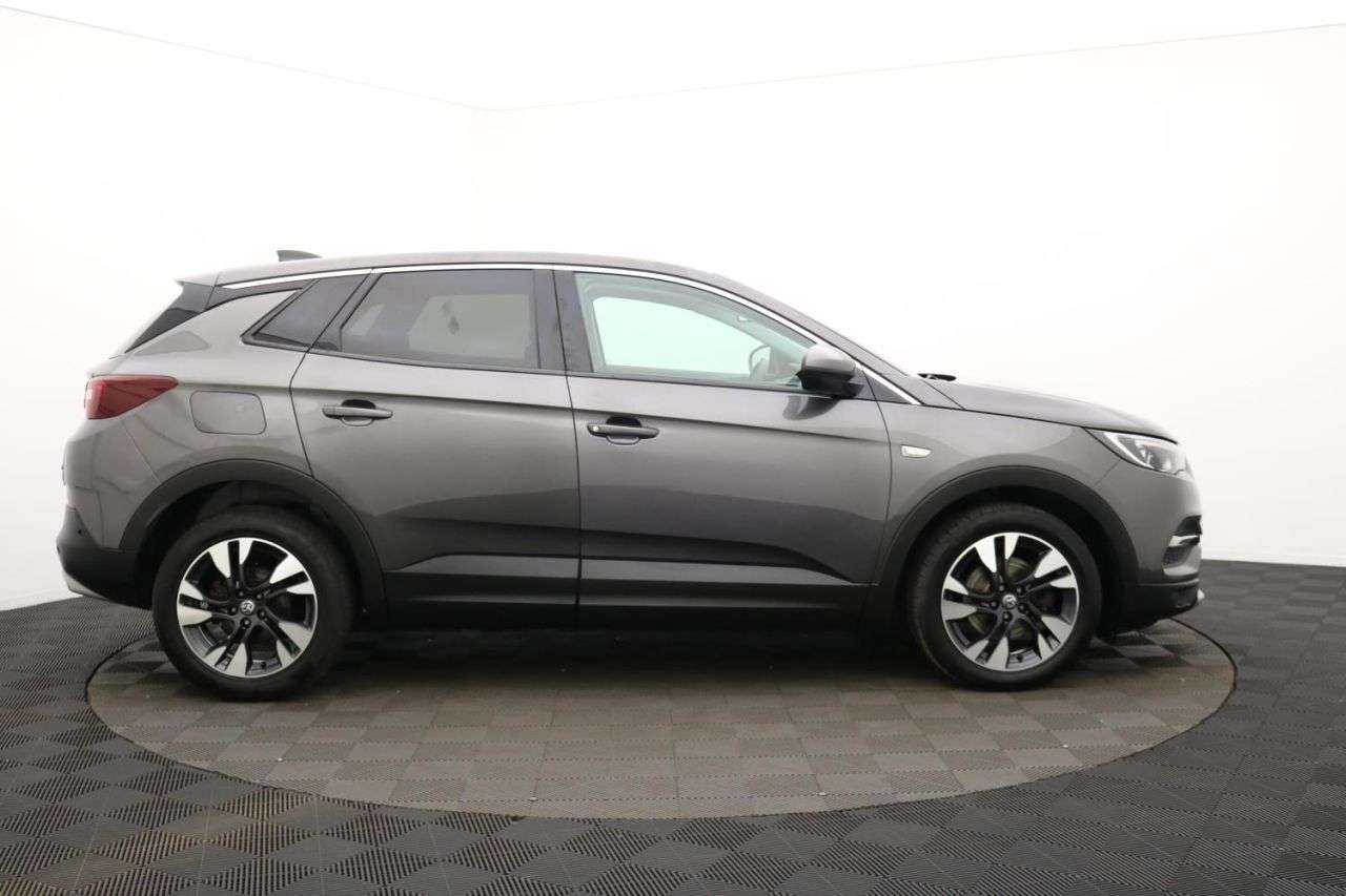 A 2018 VAUXHALL GRANDLAND X 1.2 Turbo Sport Nav SUV 5dr Petrol Auto Euro 6 (s/s) (130 ps) Award Winning A 2018 VAUXHALL GRANDLAND X 1.2 Turbo Sport Nav SUV 5dr Petrol Auto Euro 6 (s/s) (130 ps) Award Winning