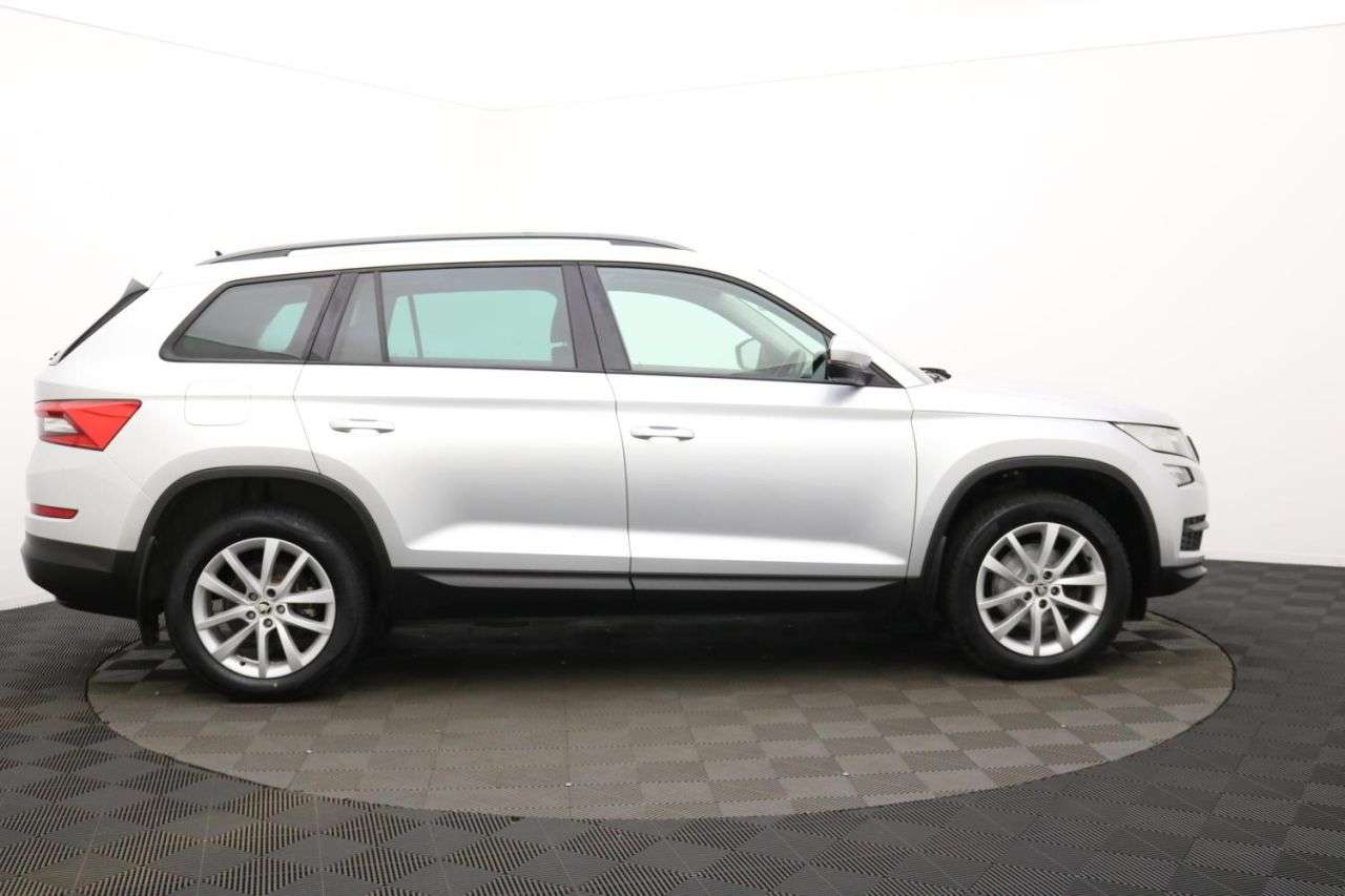 A 2017 SKODA KODIAQ 2.0 TDI SE SUV 5dr Diesel Manual 4WD Euro 6 (s/s) (7 Seat) (150 ps) Award W A 2017 SKODA KODIAQ 2.0 TDI SE SUV 5dr Diesel Manual 4WD Euro 6 (s/s) (7 Seat) (150 ps) Award W