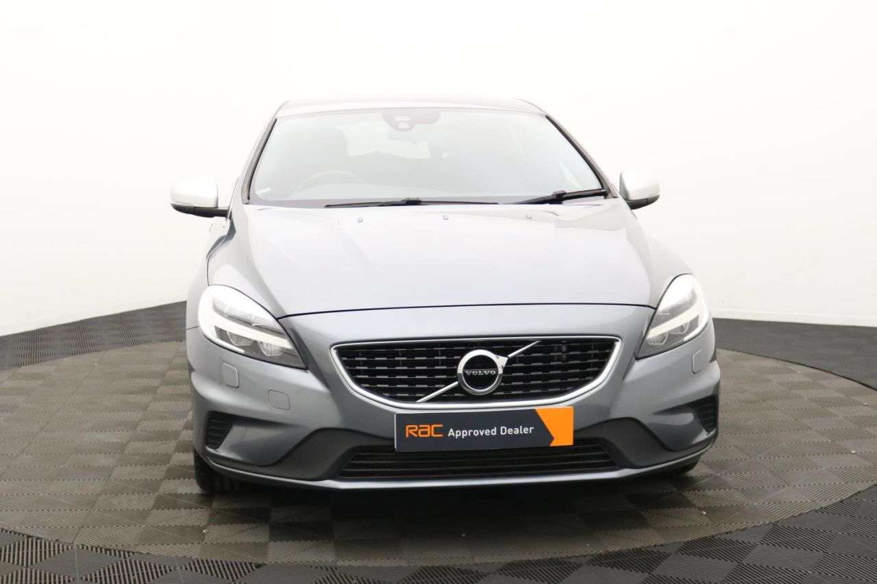 2017 VOLVO V40 2017 VOLVO V40