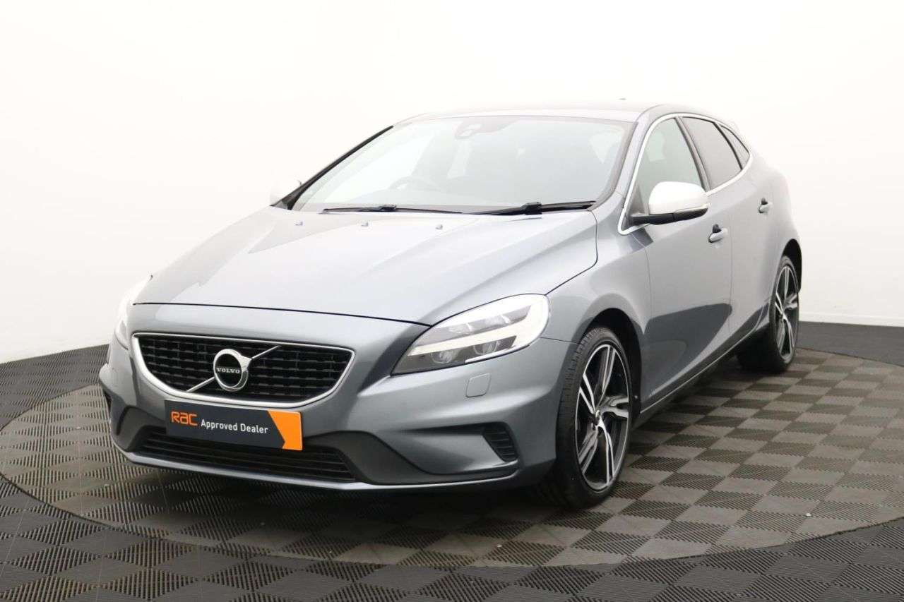 2017 VOLVO V40 2017 VOLVO V40