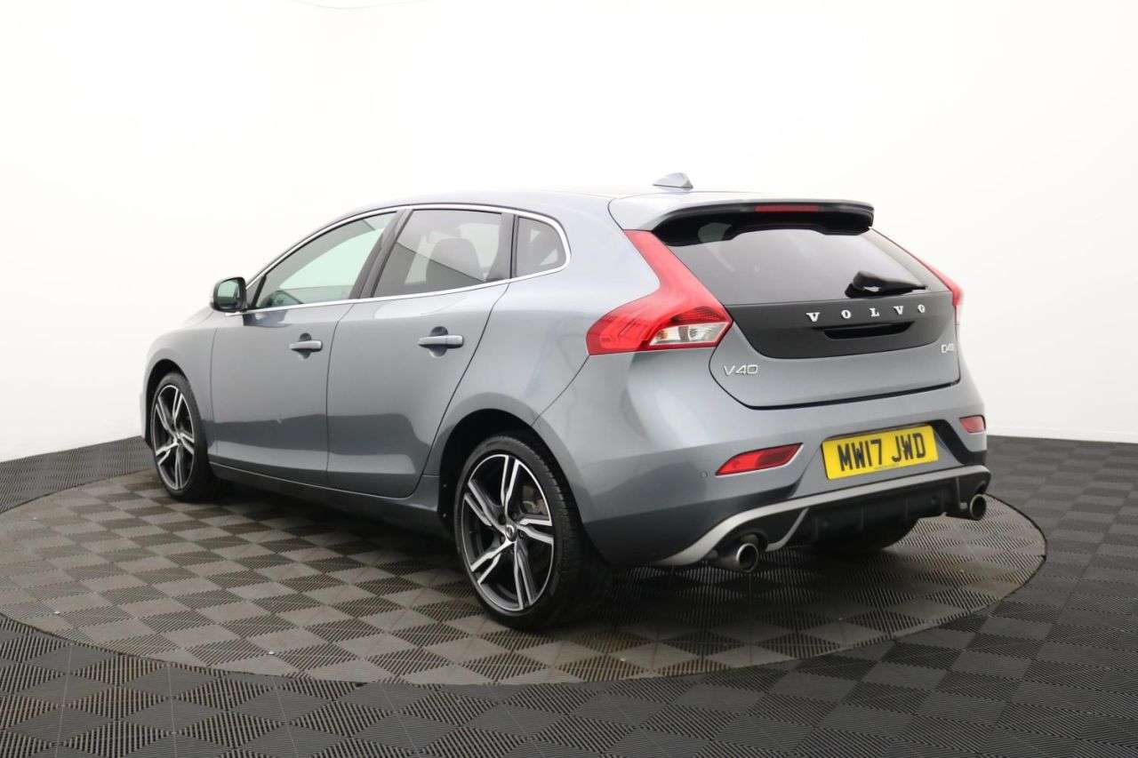 2017 VOLVO V40 2017 VOLVO V40