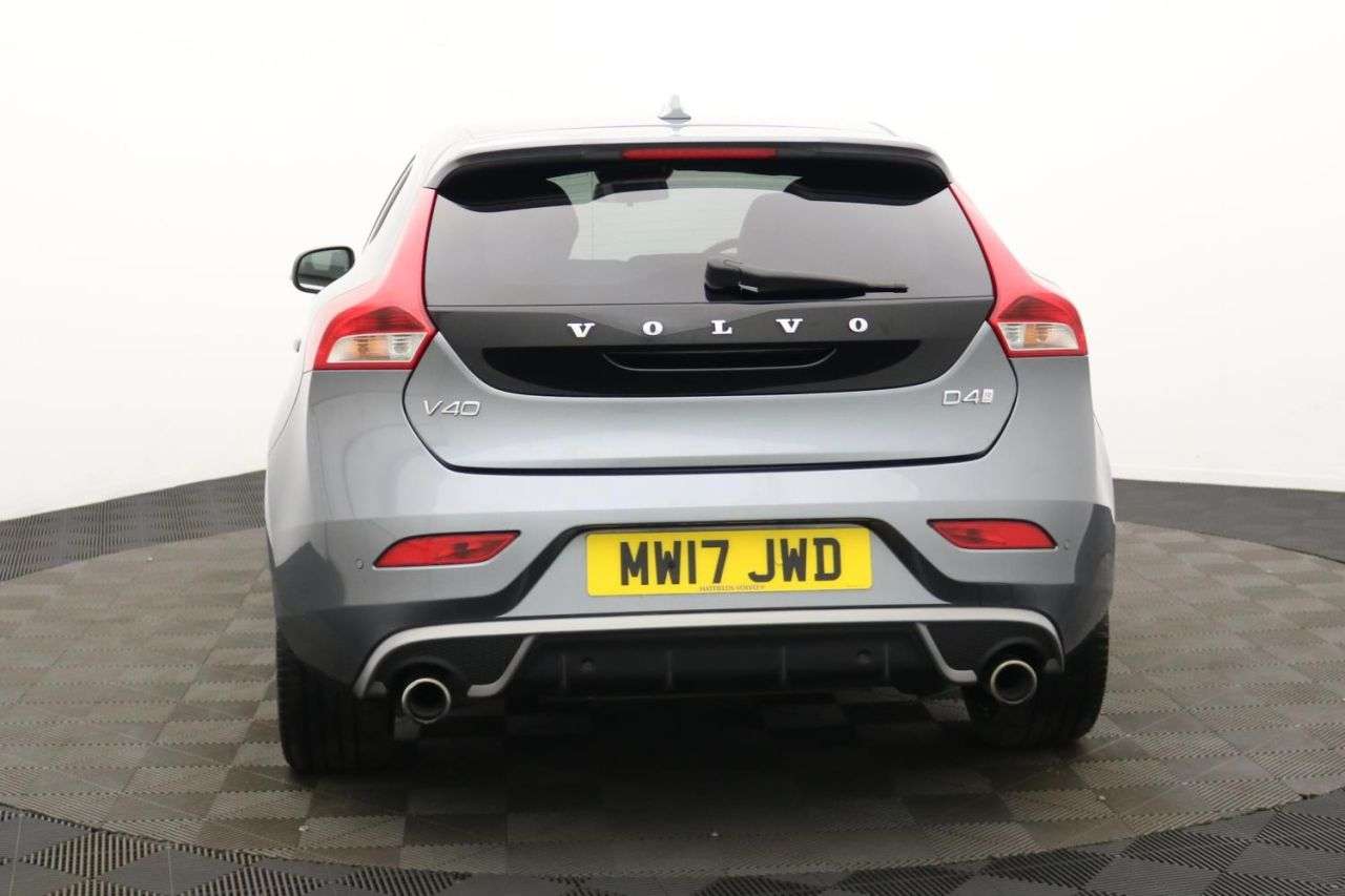 2017 VOLVO V40 2017 VOLVO V40