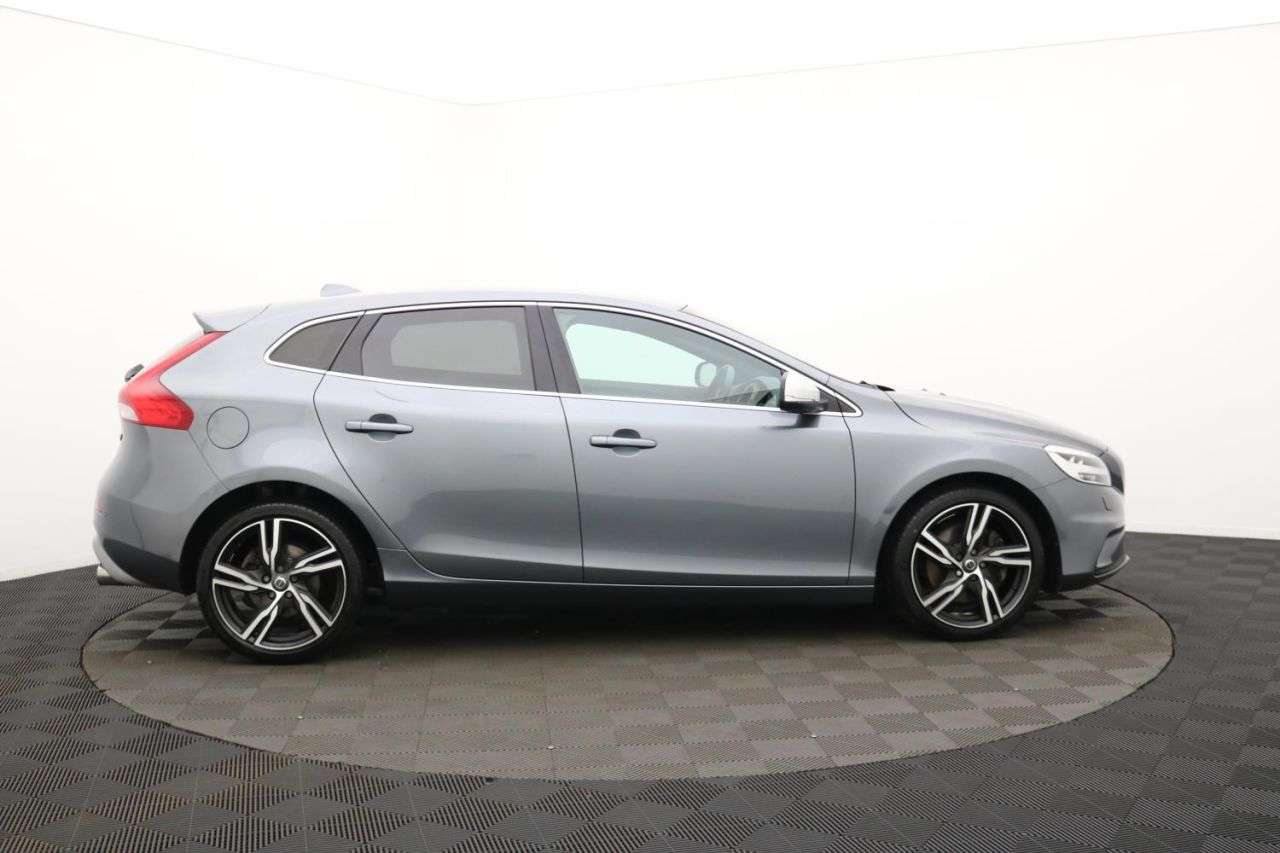 A 2017 VOLVO V40 2.0 D4 R-Design Pro Hatchback 5dr Diesel Manual Euro 6 (s/s) (190 ps) Award A 2017 VOLVO V40 2.0 D4 R-Design Pro Hatchback 5dr Diesel Manual Euro 6 (s/s) (190 ps) Award