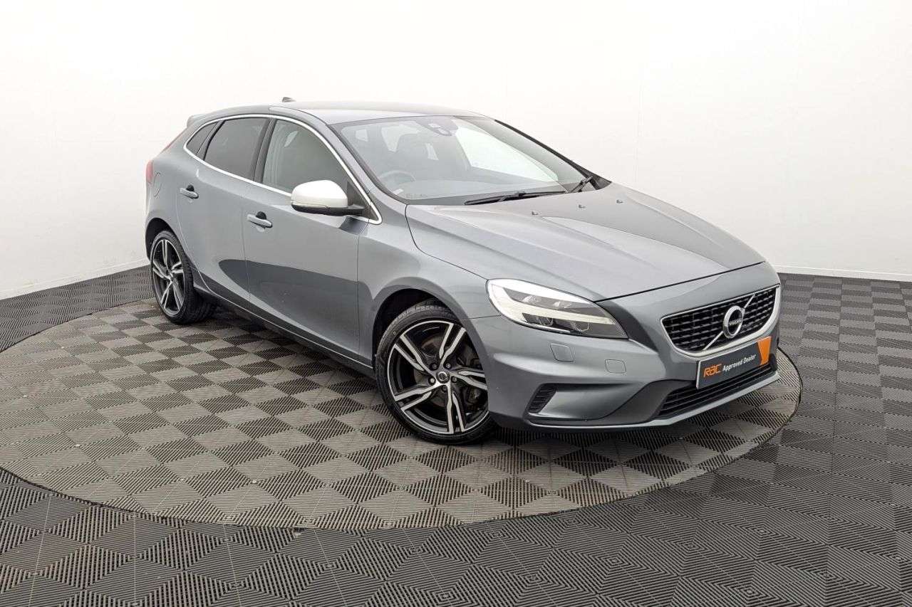 A 2017 VOLVO V40 2.0 D4 R-Design Pro Hatchback 5dr Diesel Manual Euro 6 (s/s) (190 ps) Award A 2017 VOLVO V40 2.0 D4 R-Design Pro Hatchback 5dr Diesel Manual Euro 6 (s/s) (190 ps) Award