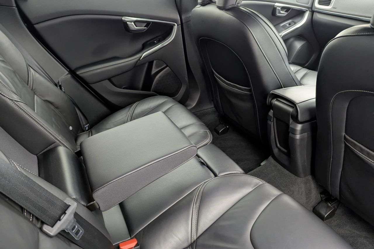 2017 VOLVO V40 2017 VOLVO V40