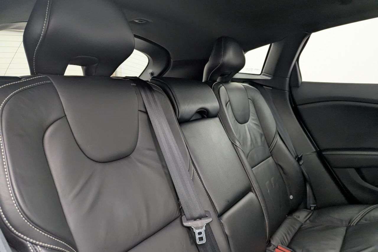 2017 VOLVO V40 2017 VOLVO V40