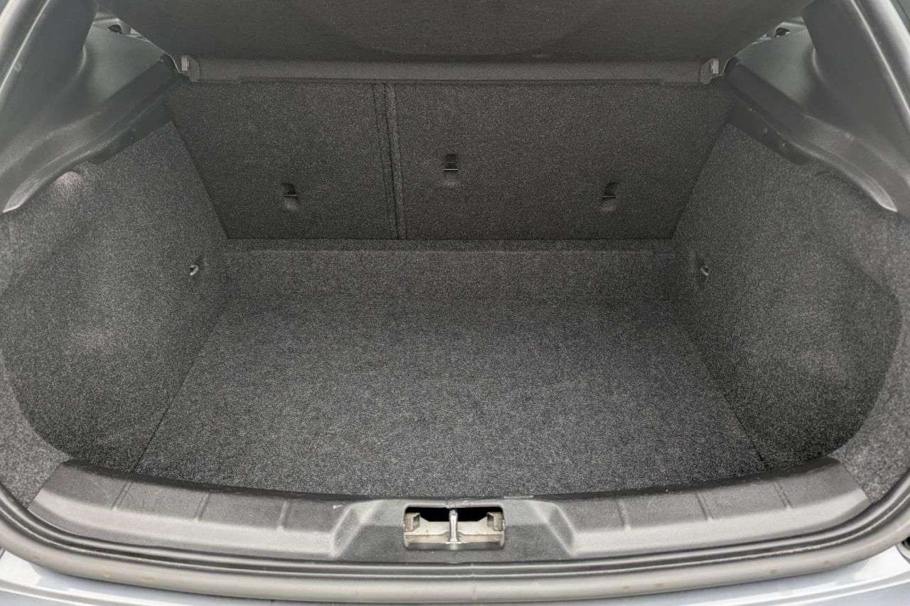 2017 VOLVO V40 2017 VOLVO V40