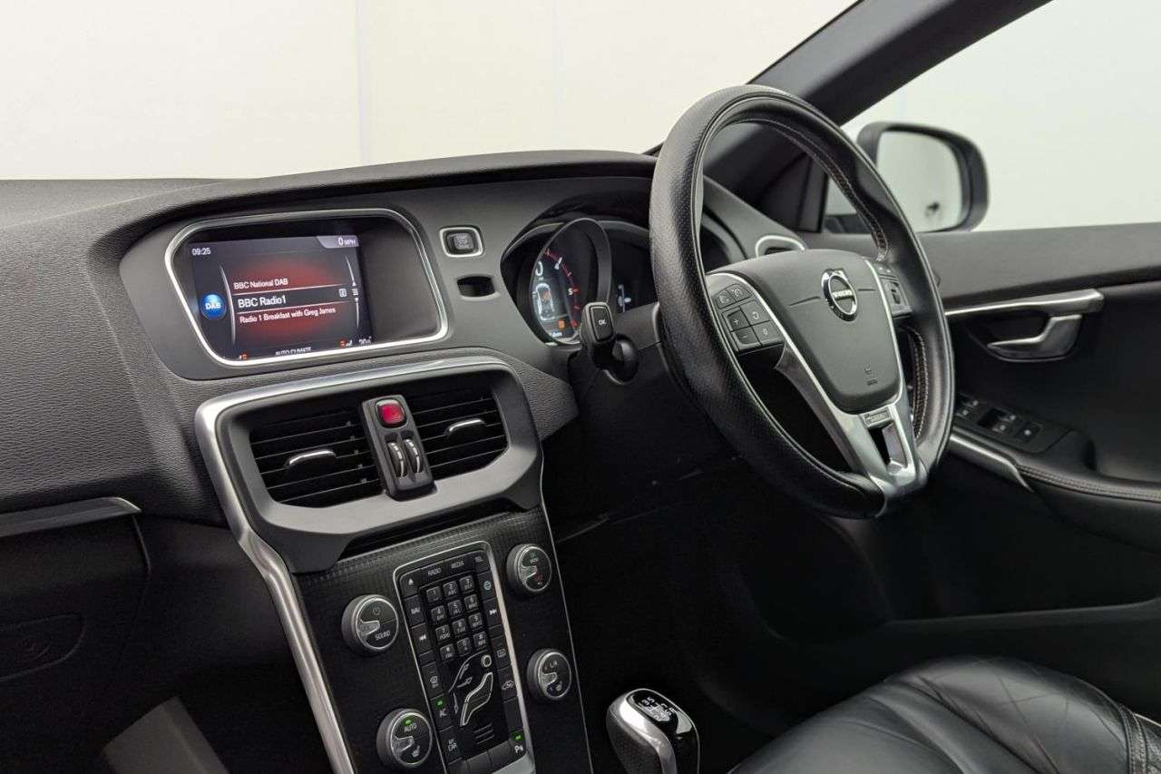 2017 VOLVO V40 2017 VOLVO V40