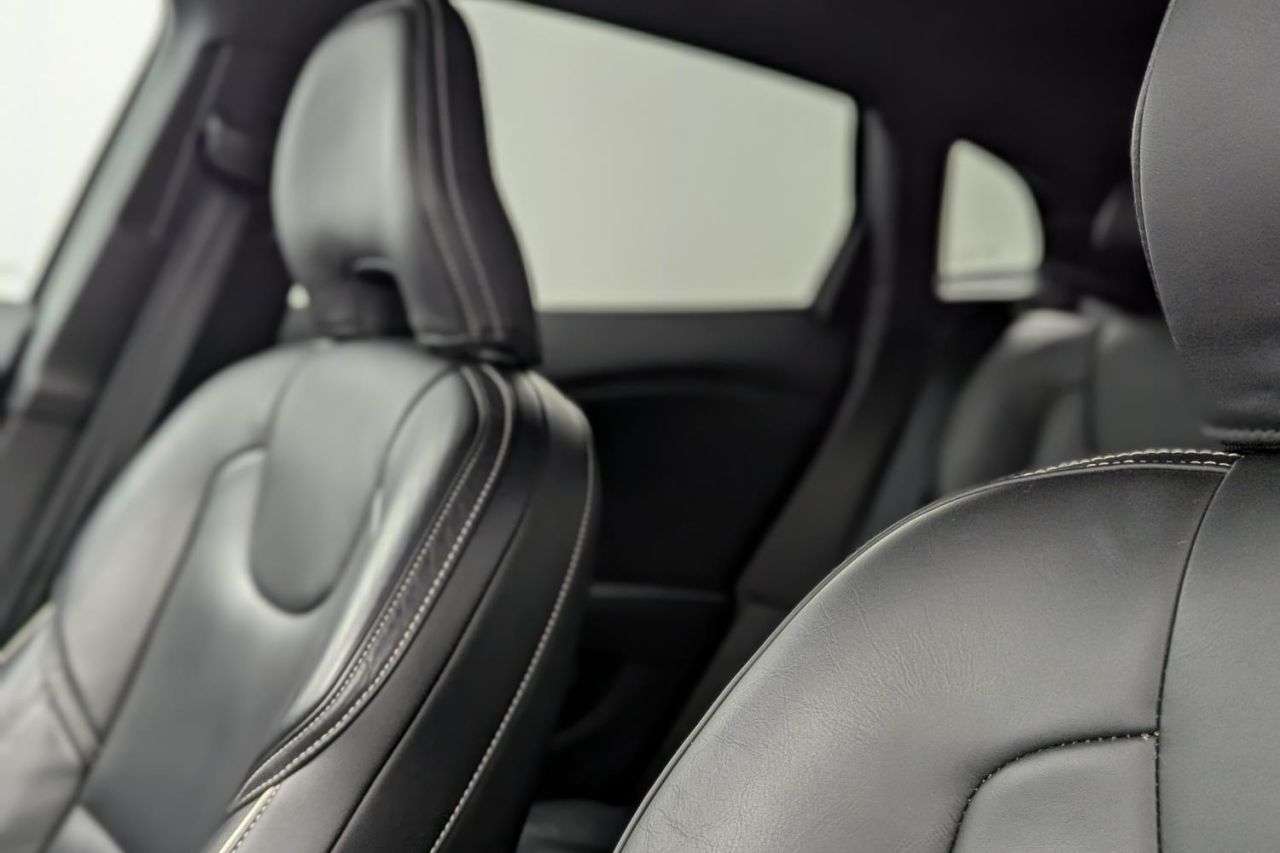 2017 VOLVO V40 2017 VOLVO V40