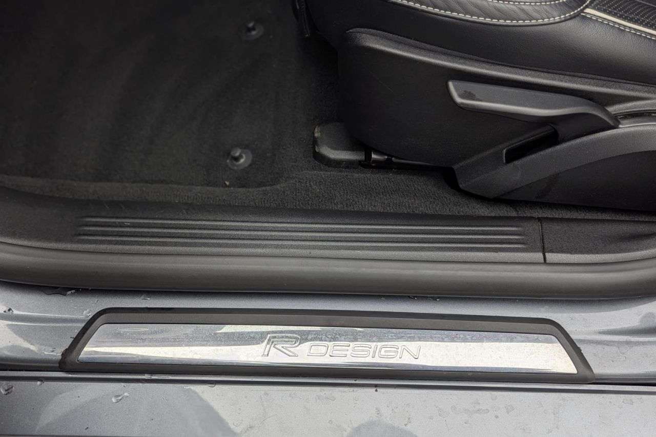 2017 VOLVO V40 2017 VOLVO V40