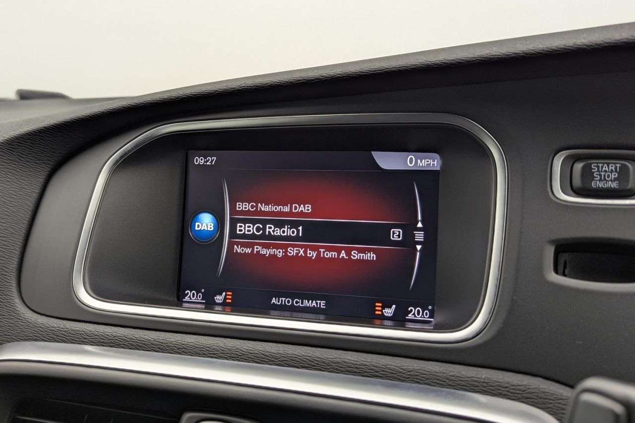 2017 VOLVO V40 2017 VOLVO V40