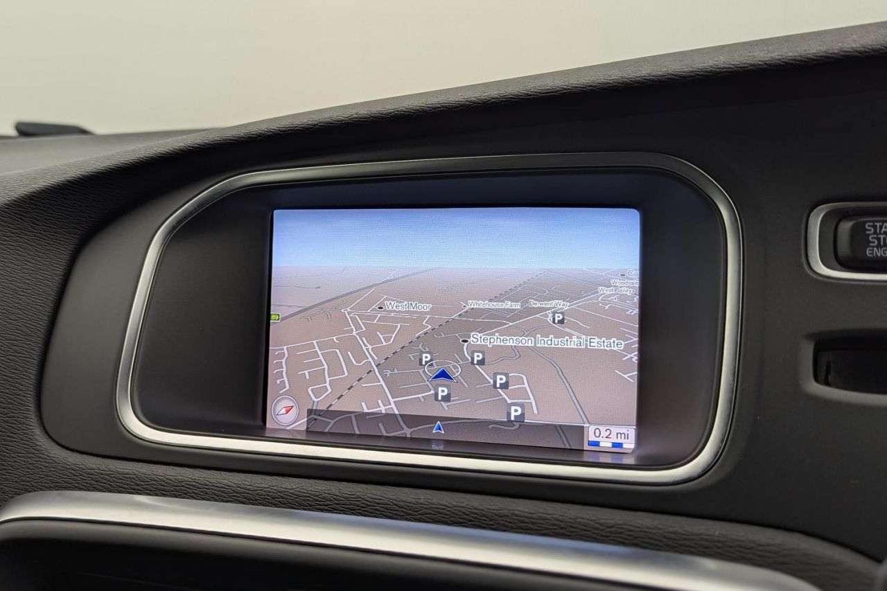 2017 VOLVO V40 2017 VOLVO V40