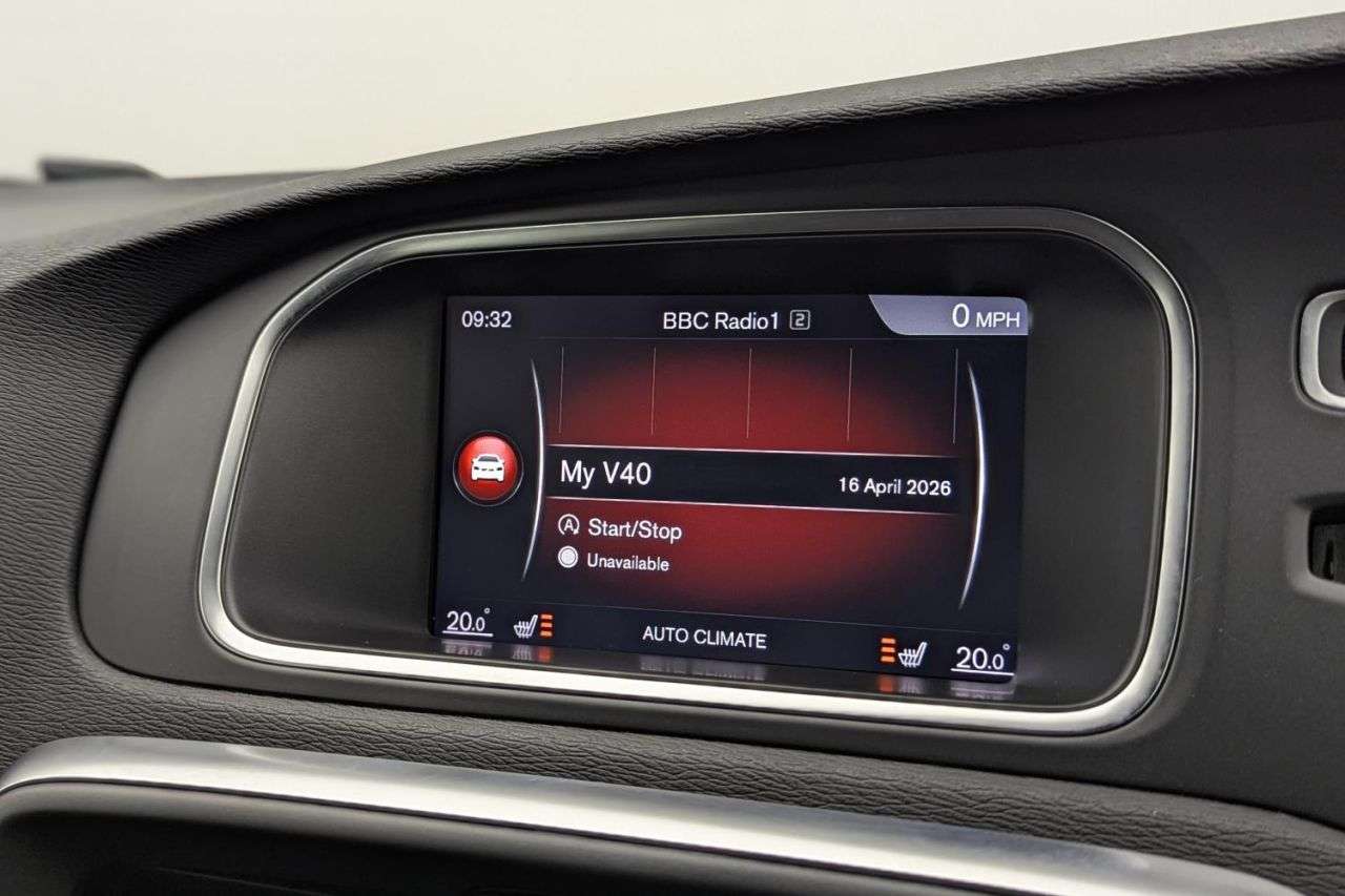 2017 VOLVO V40 2017 VOLVO V40
