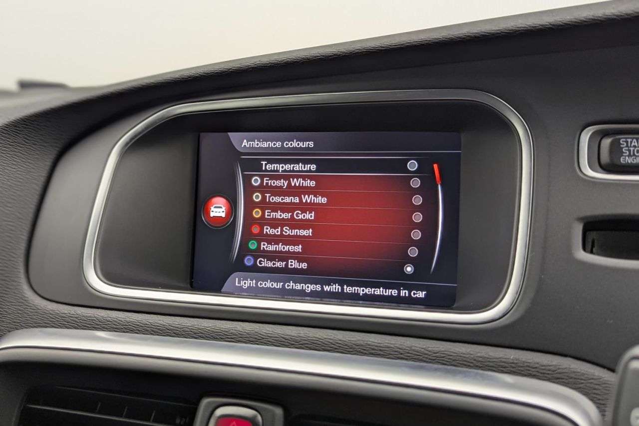 2017 VOLVO V40 2017 VOLVO V40