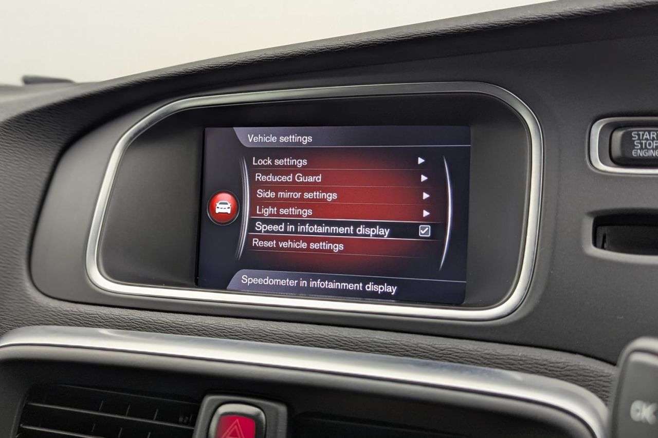 2017 VOLVO V40 2017 VOLVO V40