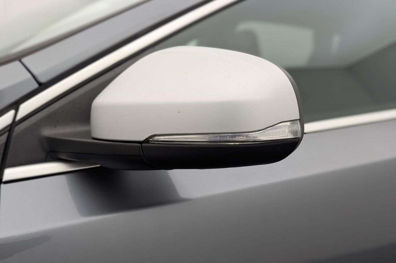 2017 VOLVO V40 2017 VOLVO V40