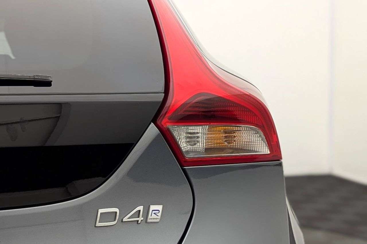 2017 VOLVO V40 2017 VOLVO V40