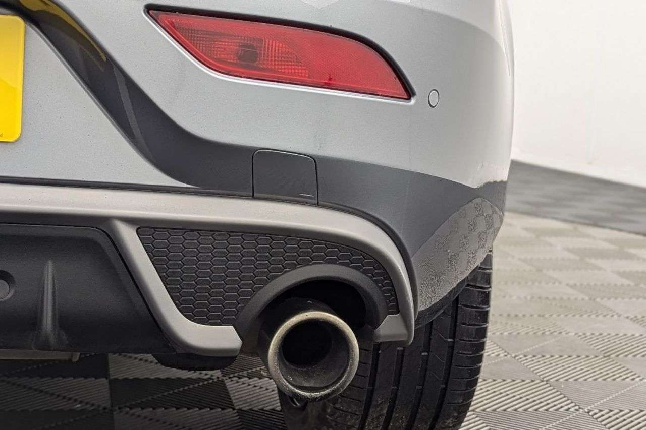 2017 VOLVO V40 2017 VOLVO V40