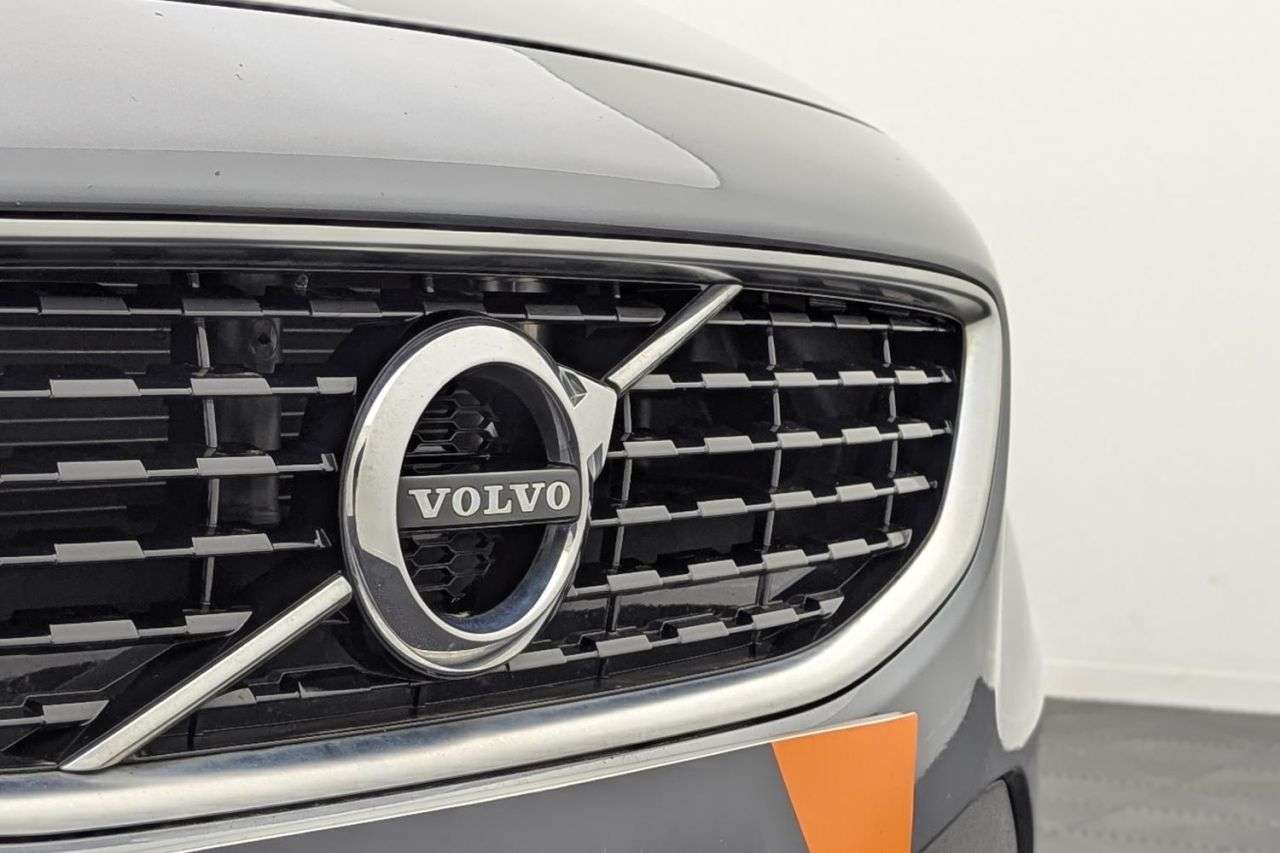 2017 VOLVO V40 2017 VOLVO V40