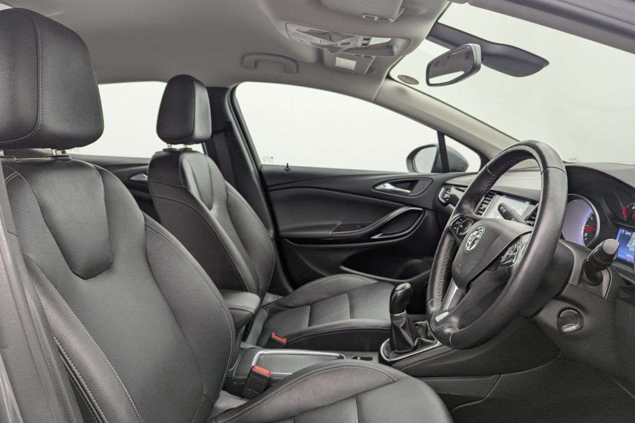 A 2019 VAUXHALL ASTRA 1.4i Turbo Elite Nav Hatchback 5dr Petrol Manual Euro 6 (s/s) (150 ps) Awar A 2019 VAUXHALL ASTRA 1.4i Turbo Elite Nav Hatchback 5dr Petrol Manual Euro 6 (s/s) (150 ps) Awar