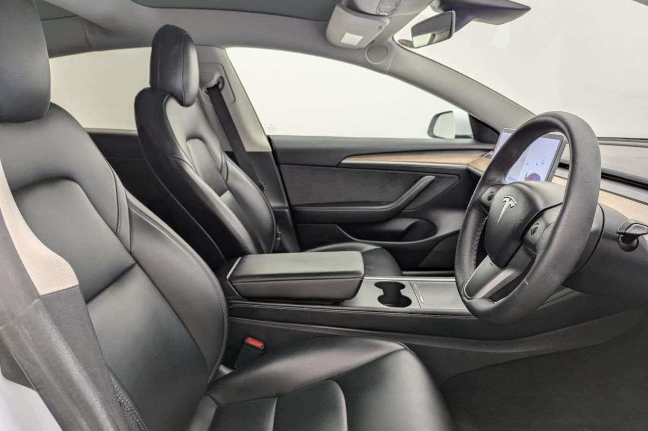 A 2021 TESLA MODEL 3 (Dual Motor) Long Range Saloon 4dr Electric Auto 4WDE (346 ps) Award Winnin A 2021 TESLA MODEL 3 (Dual Motor) Long Range Saloon 4dr Electric Auto 4WDE (346 ps) Award Winnin
