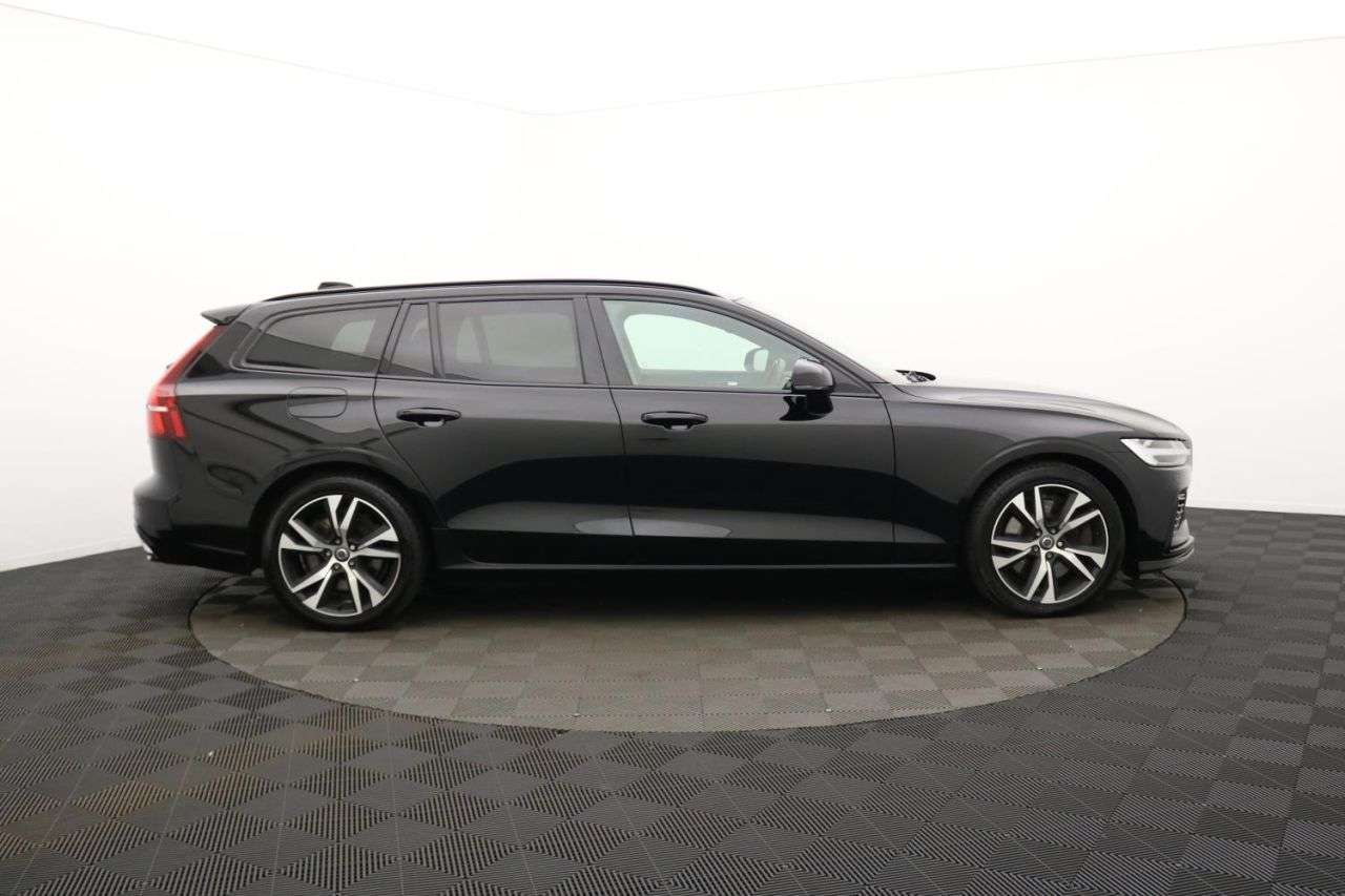 A 2021 VOLVO V60 2.0h T6 Recharge 11.6kWh R-Design Estate 5dr Petrol Plug-in Hybrid Auto AWD A 2021 VOLVO V60 2.0h T6 Recharge 11.6kWh R-Design Estate 5dr Petrol Plug-in Hybrid Auto AWD