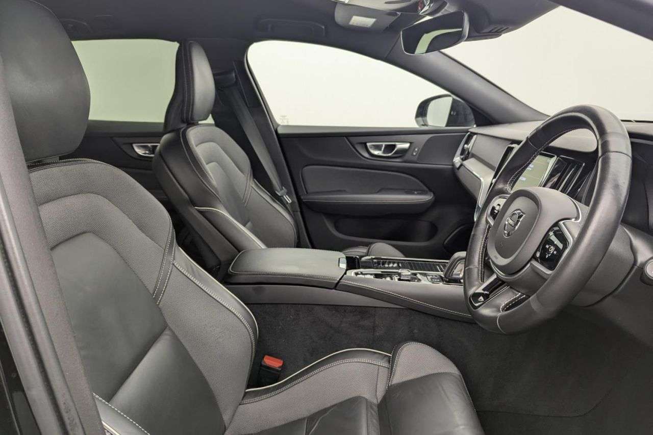 A 2021 VOLVO V60 2.0h T6 Recharge 11.6kWh R-Design Estate 5dr Petrol Plug-in Hybrid Auto AWD A 2021 VOLVO V60 2.0h T6 Recharge 11.6kWh R-Design Estate 5dr Petrol Plug-in Hybrid Auto AWD