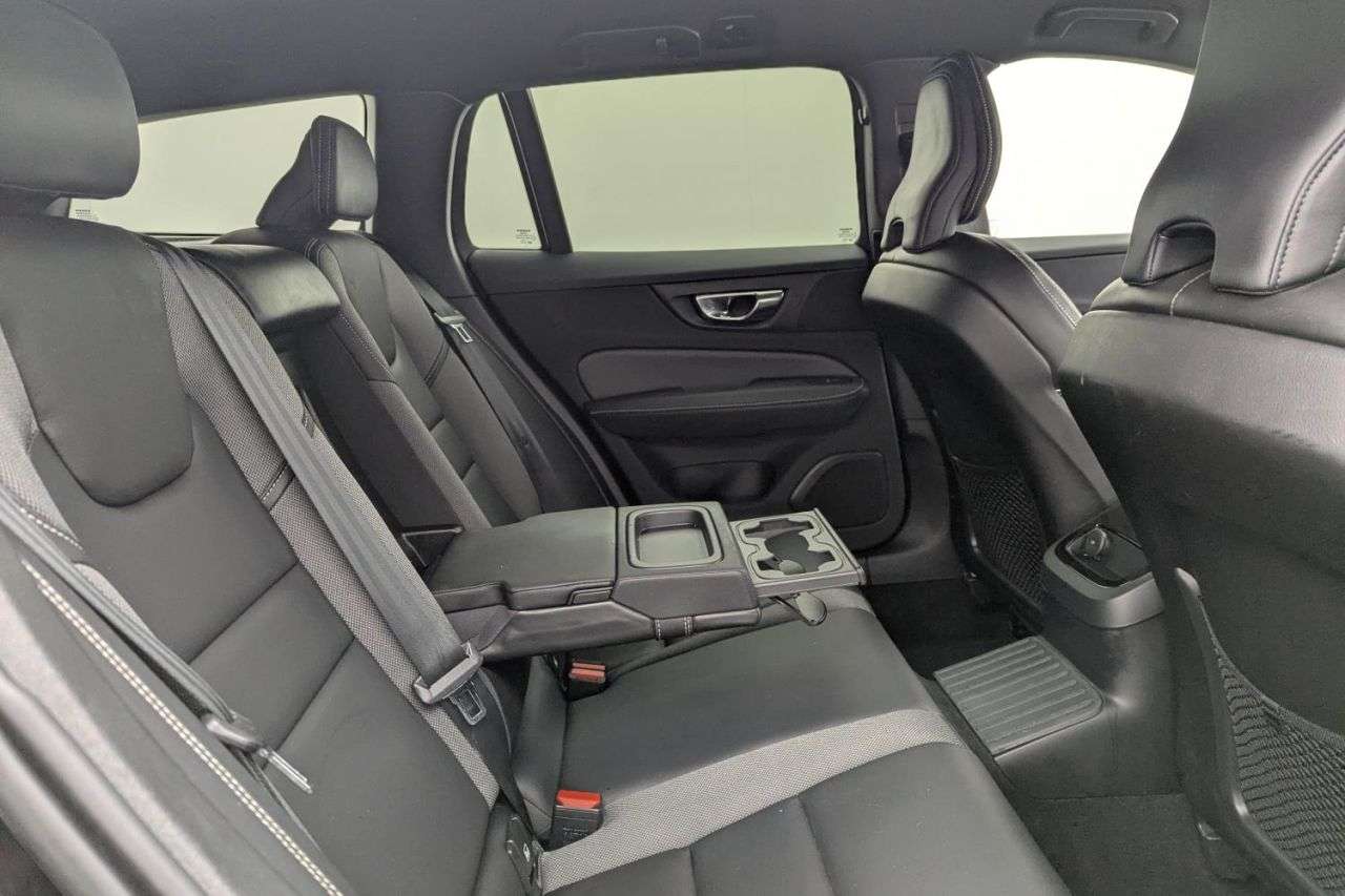 2021 VOLVO V60 2021 VOLVO V60