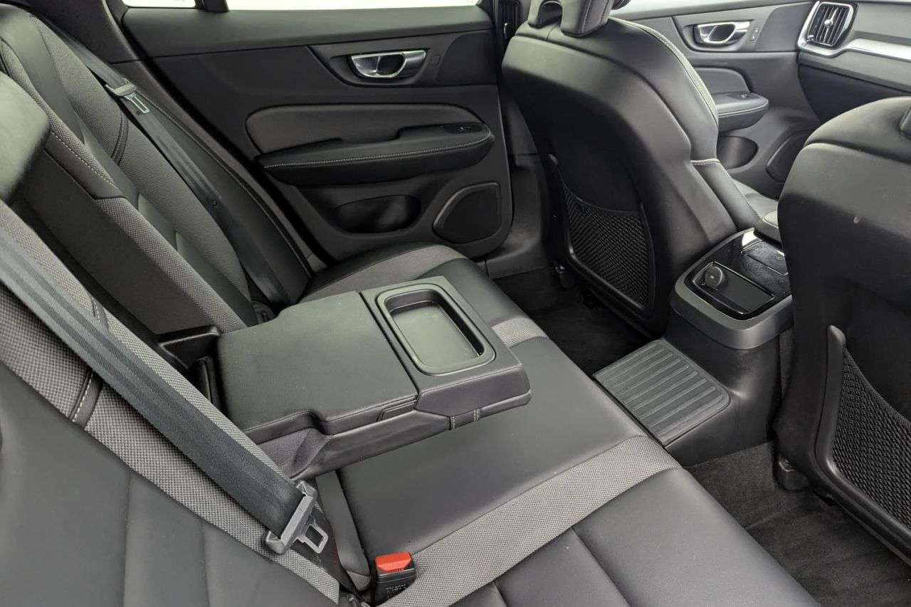2021 VOLVO V60 2021 VOLVO V60