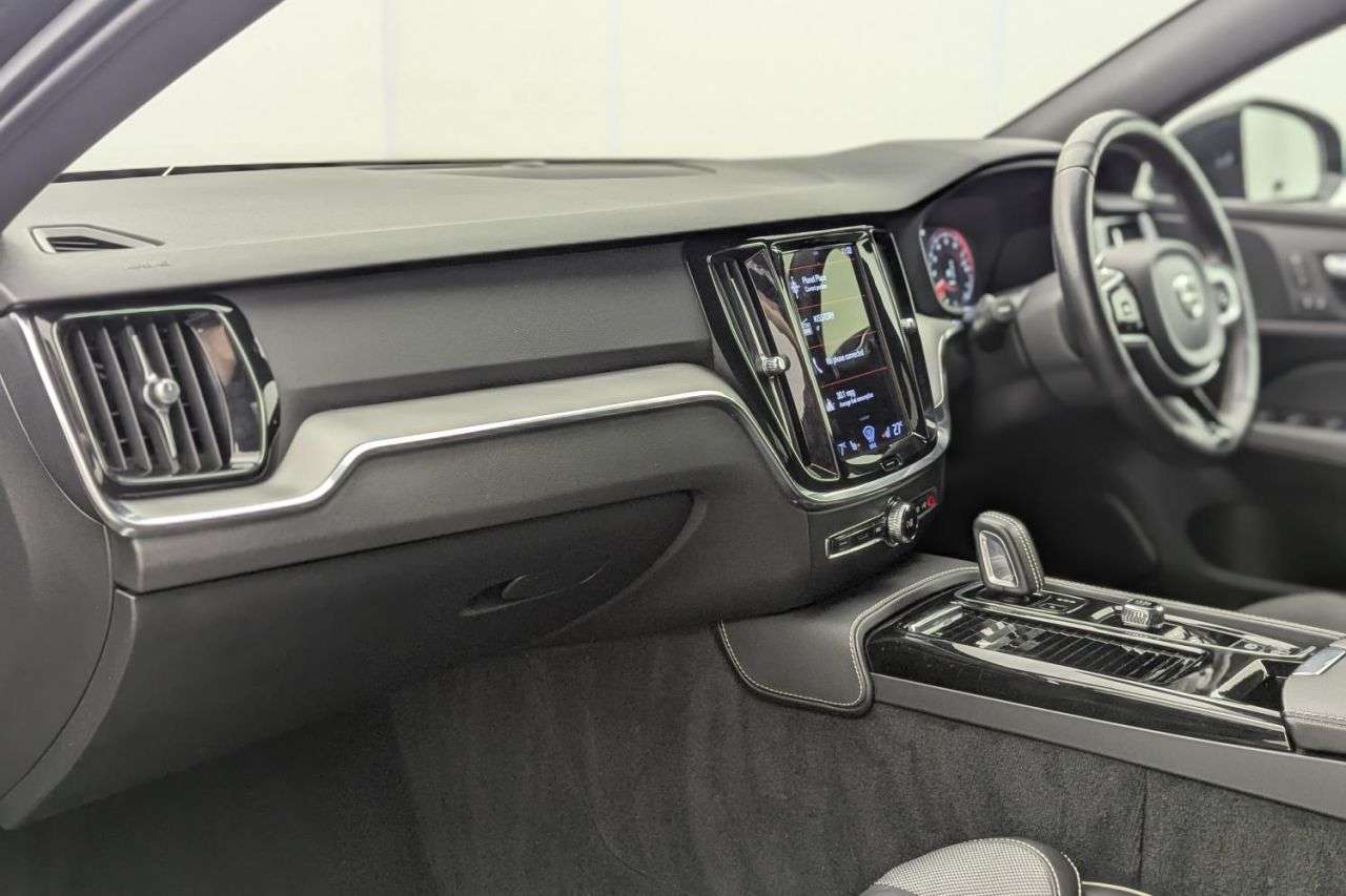 2021 VOLVO V60 2021 VOLVO V60