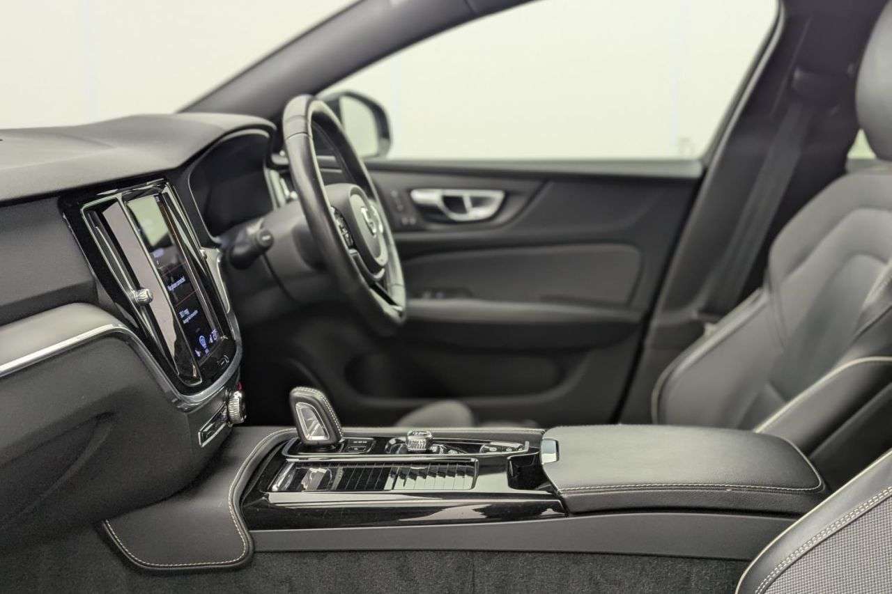 2021 VOLVO V60 2021 VOLVO V60