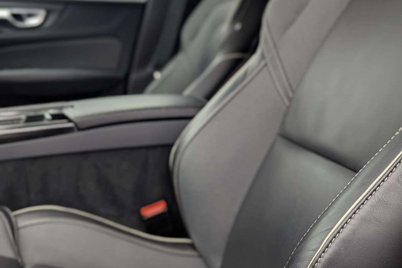 2021 VOLVO V60 2021 VOLVO V60