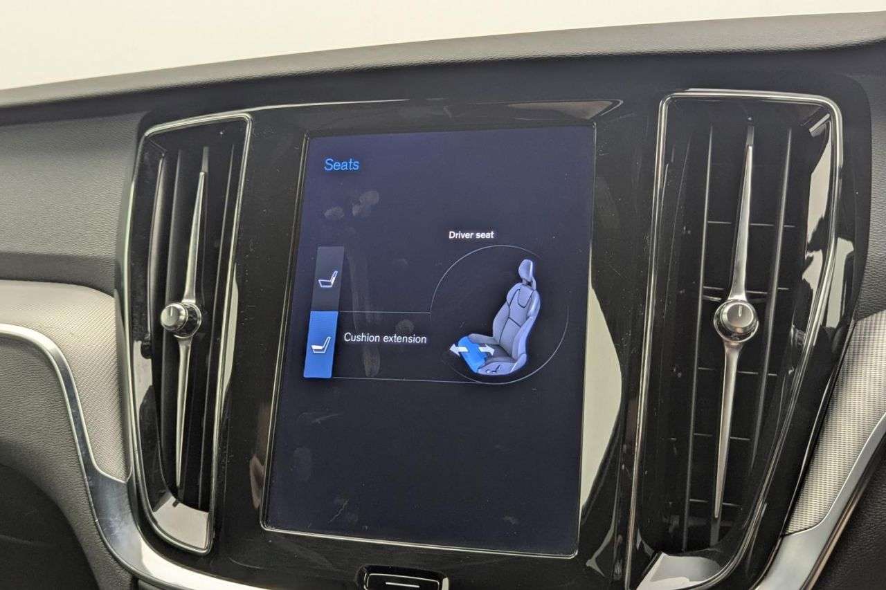 2021 VOLVO V60 2021 VOLVO V60