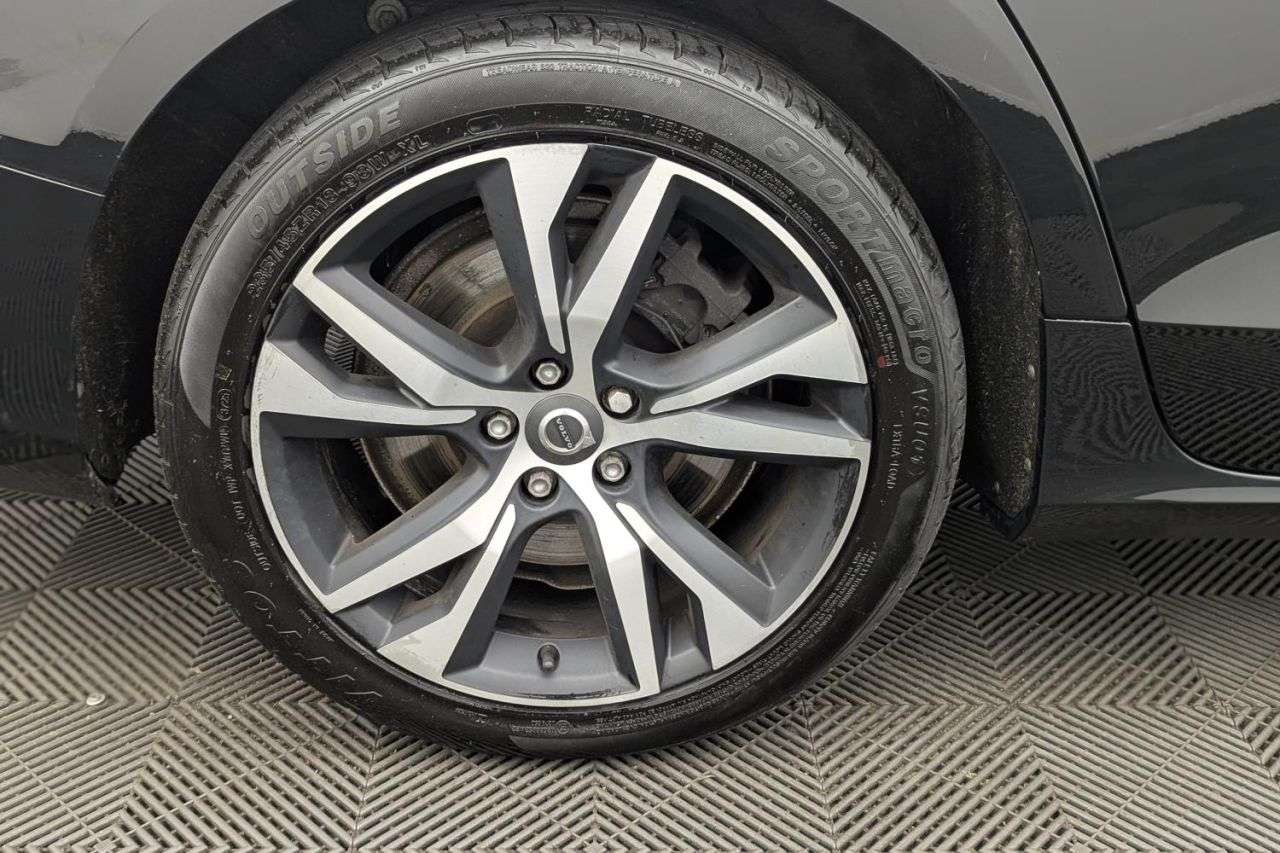 2021 VOLVO V60 2021 VOLVO V60