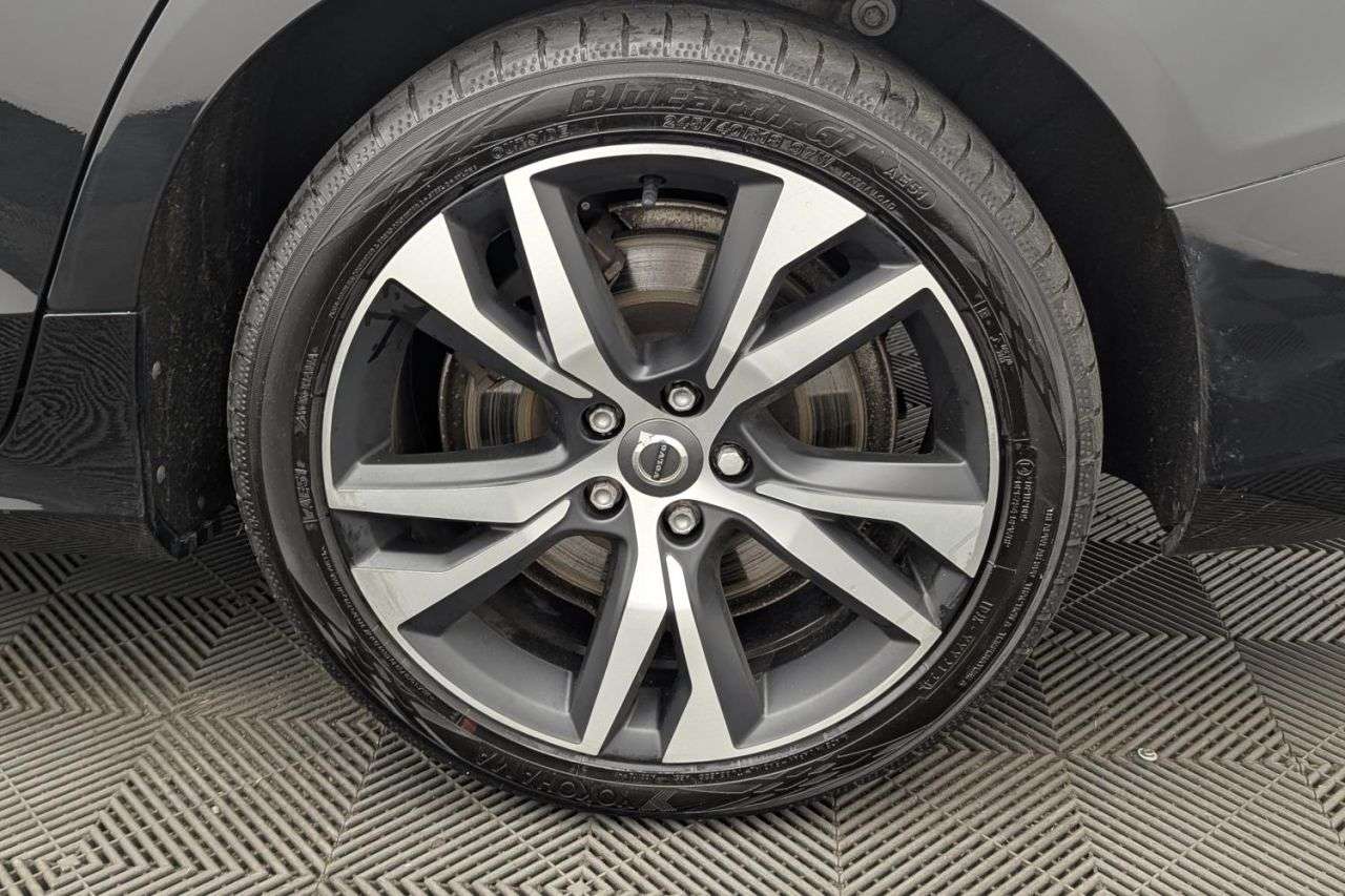 2021 VOLVO V60 2021 VOLVO V60