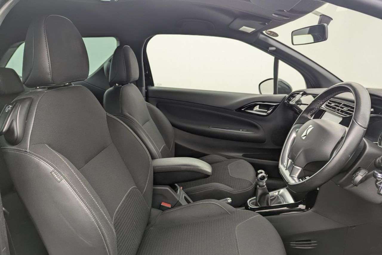 A 2018 DS AUTOMOBILES DS 3 1.2 PureTech Connected Chic Hatchback 3dr Petrol Manual Euro 6 (82 ps) Awar A 2018 DS AUTOMOBILES DS 3 1.2 PureTech Connected Chic Hatchback 3dr Petrol Manual Euro 6 (82 ps) Awar