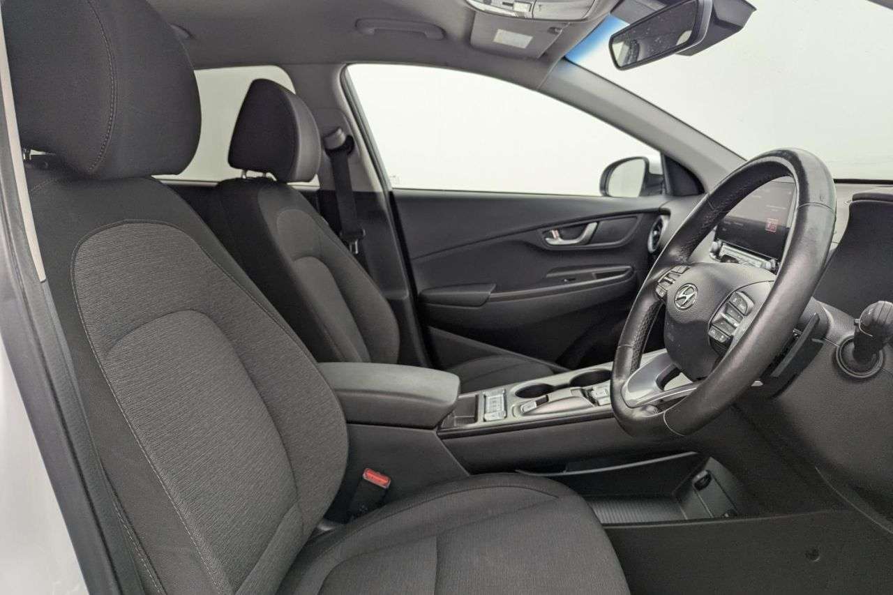 A 2023 HYUNDAI KONA 39kWh Premium SUV 5dr Electric Auto (10.5kW Charger) (136 ps) Award Winning A 2023 HYUNDAI KONA 39kWh Premium SUV 5dr Electric Auto (10.5kW Charger) (136 ps) Award Winning