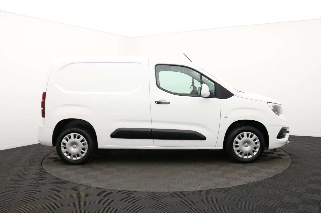A 2021 VAUXHALL COMBO 1.5 Turbo D 2300 Sportive Panel Van 4dr Diesel Manual L1 H1 Euro 6 (100 ps) A 2021 VAUXHALL COMBO 1.5 Turbo D 2300 Sportive Panel Van 4dr Diesel Manual L1 H1 Euro 6 (100 ps)