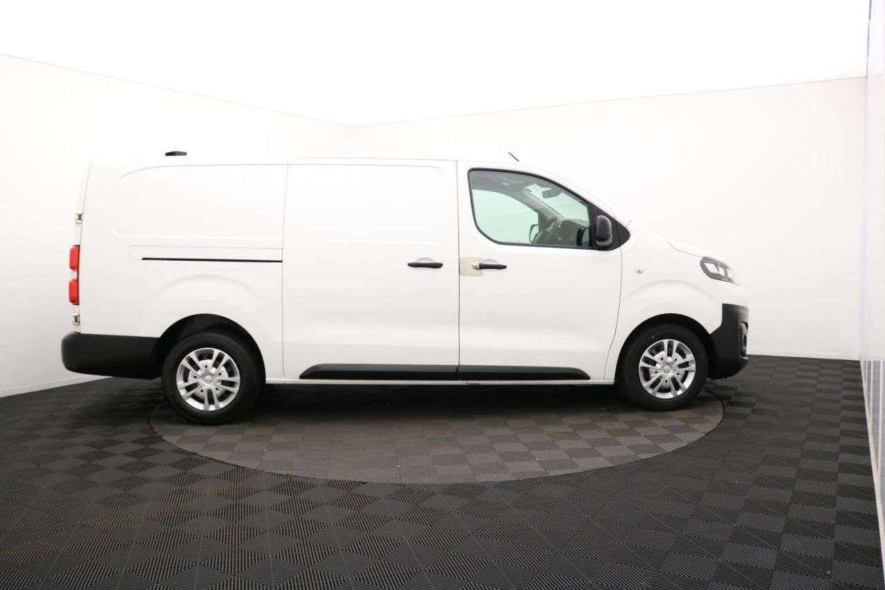 A 2019 VAUXHALL VIVARO 1.5 Turbo D 2900 Dynamic Panel Van 6dr Diesel Manual L2 H1 Euro 6 (s/s) (10 A 2019 VAUXHALL VIVARO 1.5 Turbo D 2900 Dynamic Panel Van 6dr Diesel Manual L2 H1 Euro 6 (s/s) (10