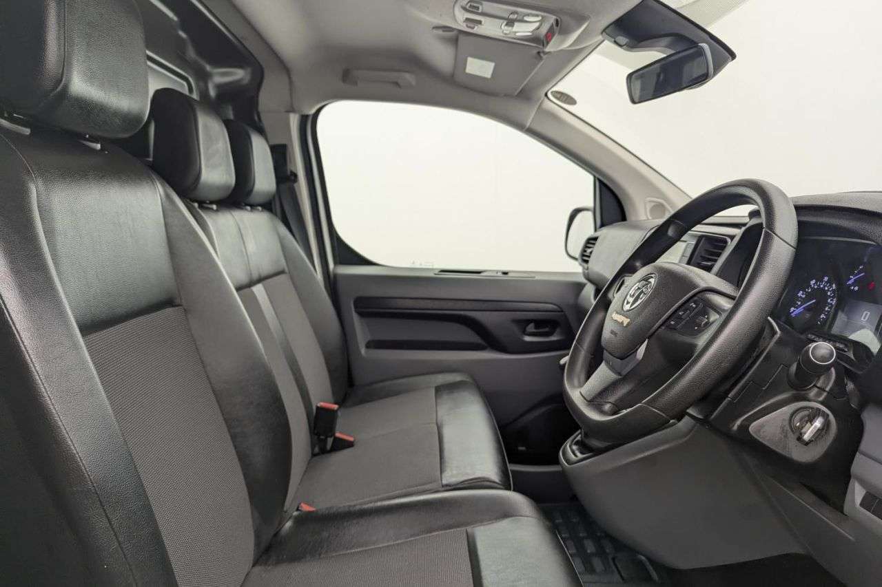 A 2019 VAUXHALL VIVARO 1.5 Turbo D 2900 Dynamic Panel Van 6dr Diesel Manual L2 H1 Euro 6 (s/s) (10 A 2019 VAUXHALL VIVARO 1.5 Turbo D 2900 Dynamic Panel Van 6dr Diesel Manual L2 H1 Euro 6 (s/s) (10